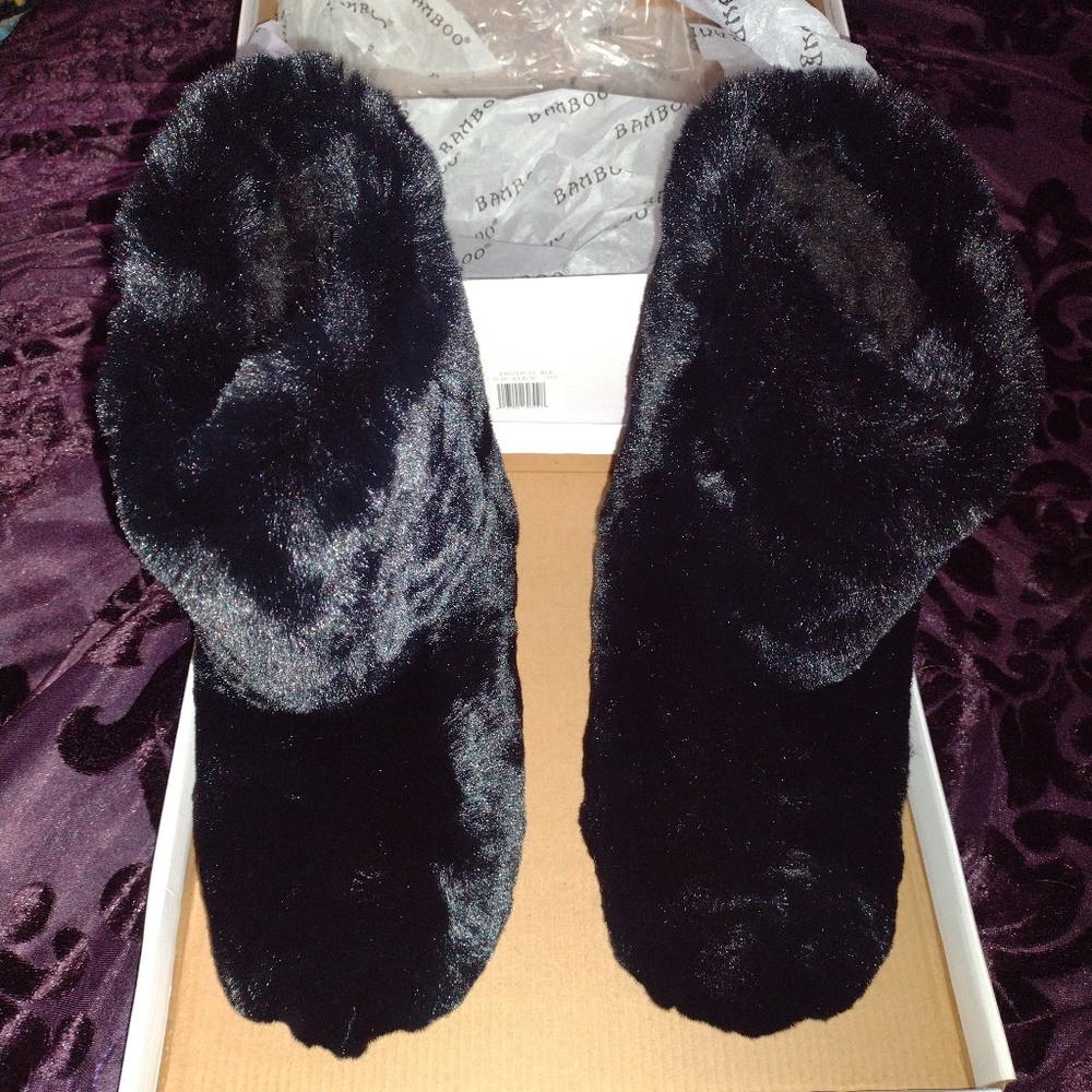 Size 8 women's Bamboo Fuzzy Boots